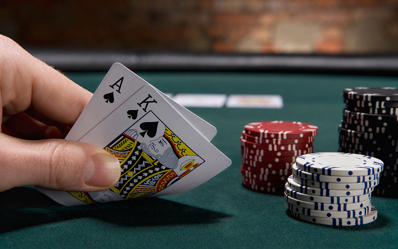 Luật chơi Poker không phức tạp nếu bạn tập trung quan sát đối thủ 